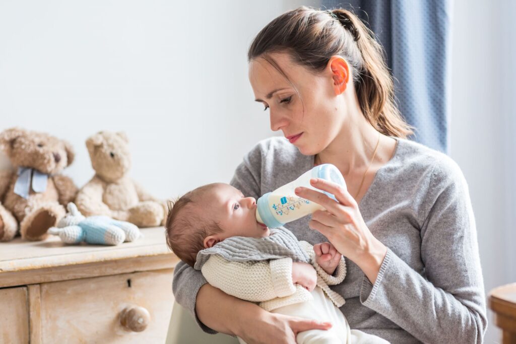 How partners can support breastfeeding and bond with their baby