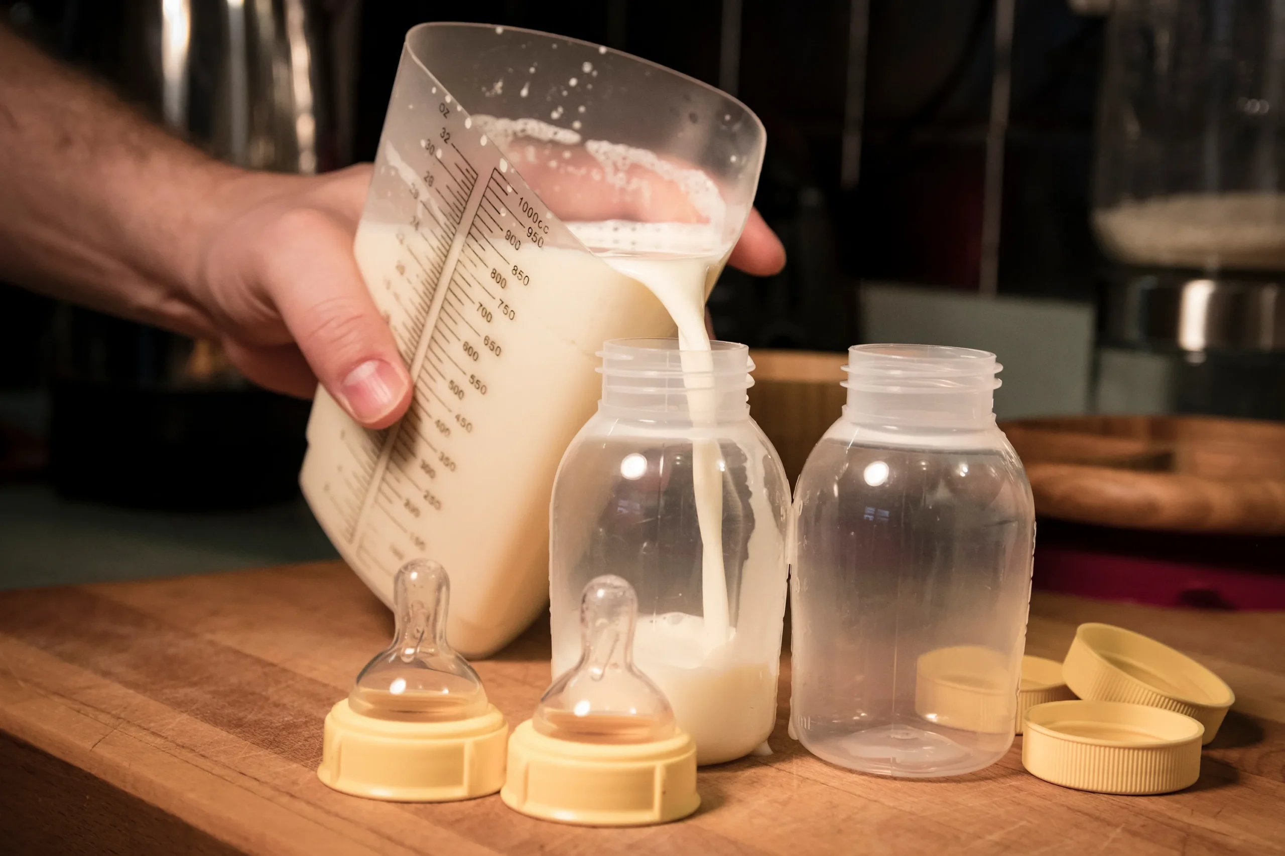 Mixed Feeding: A Guide to Combining Breastmilk and Formula - MamasPedia ...