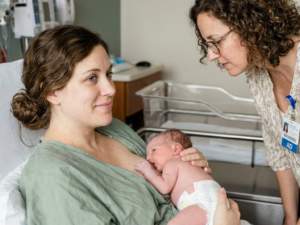 When to start breastfeeding and first latch