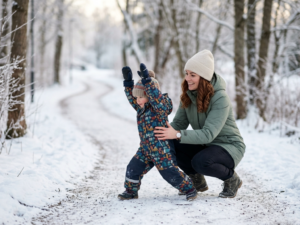 Choosing winter clothing that keeps children warm without limiting movement